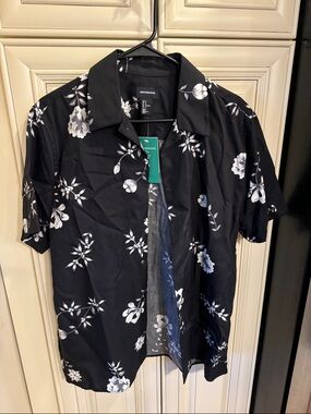 NEW H&M Conscious Black Floral Short Sleeve Button-Up Shirt